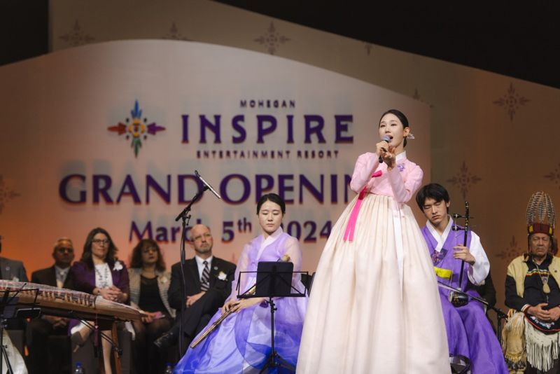 5일 인스파이어 그랜드 오프닝 행사에서 한국 신예 국악그룹 '매간당'이 축하 공연을 선보이고 있다. 인스파이어 제공