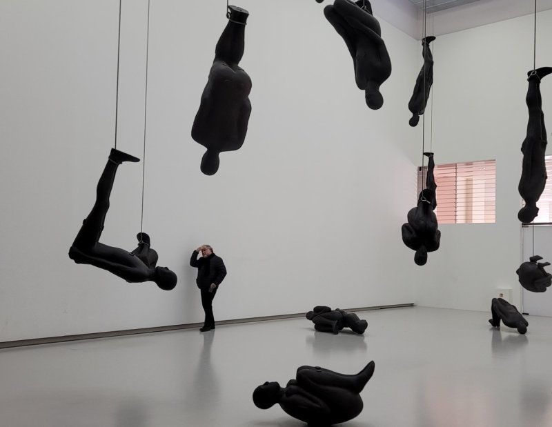 로댕미술관에 설치된 안토니 곰리 작품은 시공간을 초월한 인간의 고뇌에 대한 강한 인상을 전해준다. *재판매 및 DB 금지