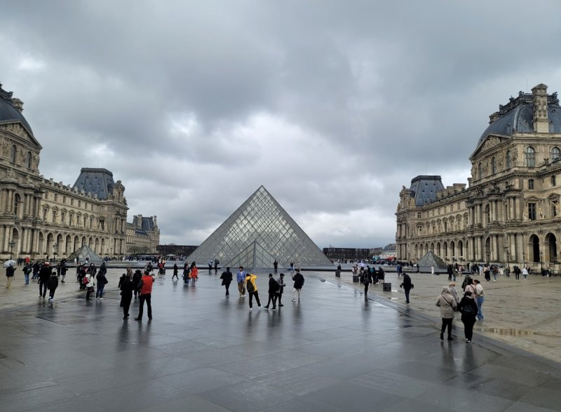 10개월간의 유라시아 자동차 미술여행의 마지막 정점을 만들어준 프랑스 파리의 루브르미술관 전경 *재판매 및 DB 금지