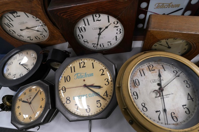 미국 매사추세츠 주 메드필드의 한 시계 회사에 시계들이 전시되어 있다. 미국은 10일(현지시간) 부터 서머타임(일광절약시간제·Daylight Saving Time)을 시작한다. 사진=AP연합뉴스