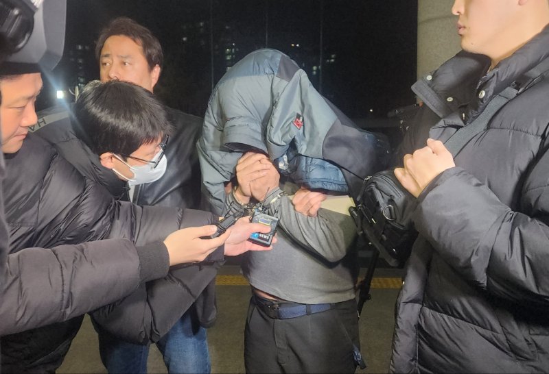 충남아산경찰서는 이날 오후 9시 7분께 경기도 안성의 한 복합쇼핑몰에서 용의자 A씨(50대)를 검거했다고 밝혔다. /사진=뉴스1