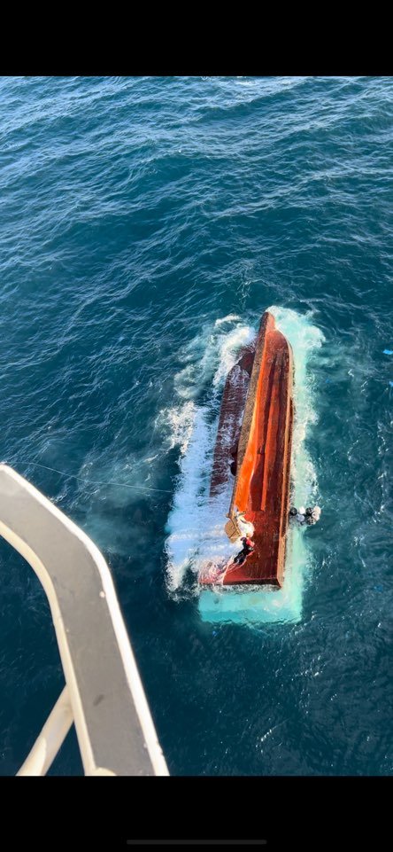 통영 욕지도 해상서 어선 전복 사고…실종 9명 중 2명 구조
