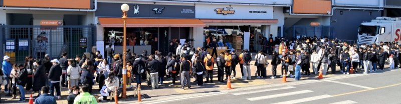 10일 프로야구 한화와 삼성 시범경기가 열린 대전 한화생명이글스파크에 경기 시작 3시간 전부터 팬들이 몰려들고 있다. 2024.3.11 /뉴스1 ⓒNews1 최일 기자