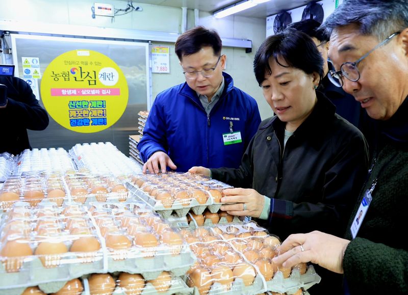 농식품부 장관 "물가안정위해 유통&middot;식품기업 동참 중요"