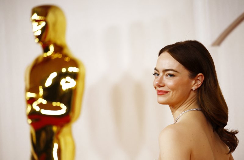Emma Stone poses on the red carpet during the Oscars arrivals at the 96th Academy Awards in Hollywood, Los Angeles, California, U.S., March 10, 2024. REUTERS/Sarah Meyssonnier /REUTERS/뉴스1 /사진=뉴스1 외신화상