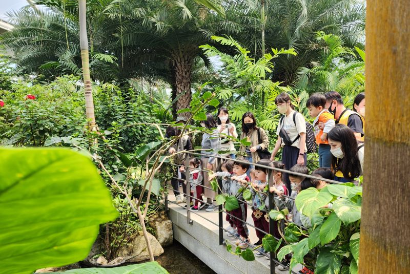부천 호수 식물원 수피아를 방문한 어린이들. /부천시 제공