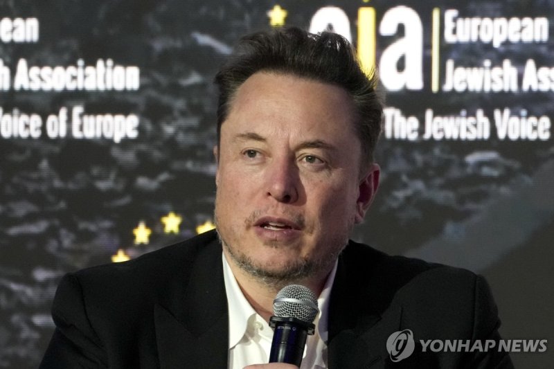 일론 머스크 테슬라 CEO FILE - Tesla and SpaceX's CEO Elon Musk addresses the European Jewish Association's conference, in Krakow, Poland, Monday, Jan. 22, 2024. A group of federal appeals court judges in New Orleans is deciding whether a 2018 Twitter post by Tesla CEO Elon Musk unlawfully threatened Tesla e