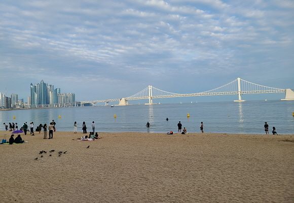 부산의 대표 관광지 중 하나인 광안리해수욕장 풍경 (사진=변옥환 기자)