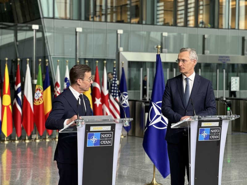 공동 기자회견하는 스웨덴 총리와 나토 사무총장 (브뤼셀=연합뉴스) 정빛나 특파원 = 울프 크리스테르손 스웨덴 총리(왼쪽)와 옌스 스톨텐베르그 북대서양조약기구(NATO·나토) 사무총장이 11일(현지시간) 벨기에 브뤼셀 나토 본부에서 열린 스웨덴 국기 게양식에서 기자회견을 하고 있다. 2024.3.11 shine@yna.co.kr