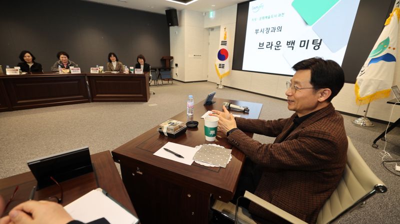 과천시 심영린 부시장이 초임 부서장과 브라운백 미팅을 개최했다. 과천시 제공