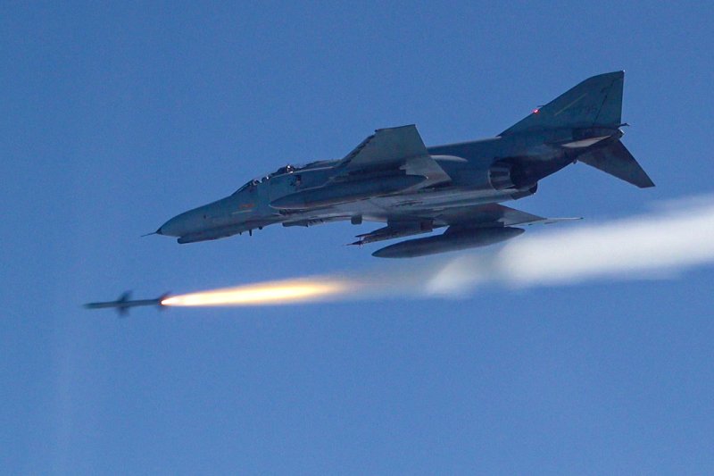 한미 공군이 지난 11일부터 15일까지 서해 해상사격장에서 연합 공대공·공대지 실사격 훈련을 실시했다고 15일 밝혔다. 사진은 공중 표적을 향해 AIM-7M 공대공미사일을 발사하는 F-4E. 사진=공군 제공