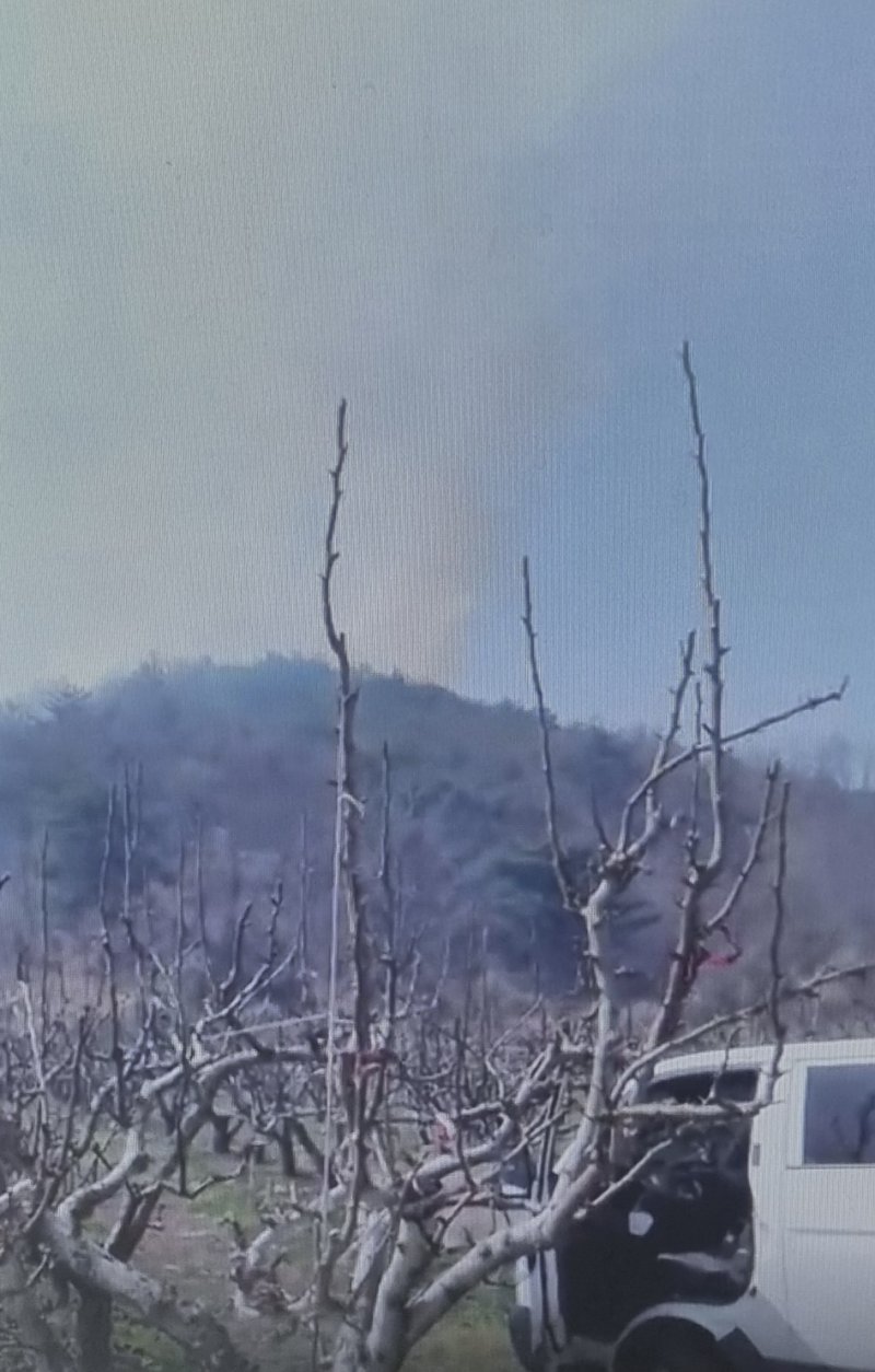 [영덕=뉴시스] 15일 오후 1시께 경북 영덕군 병곡면 각리리 78-1에서 산불이 발생했다. (사진=산림청 제공) 2024.03.15. photo@newsis.com *재판매 및 DB 금지