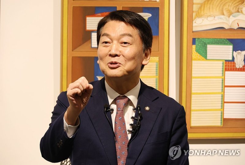 안철수 의원 대구 찾은 안철수 의원 (대구=연합뉴스) 박세진 기자 = 국민의힘 안철수 의원이 6일 오후 대구 남구 한 사무실에서 기자간담회를 열고 질문에 답하고 있다. 2023.12.6 psjpsj@yna.co.kr (끝)