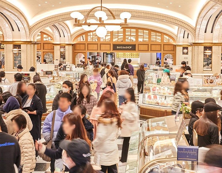 신세계백화점 강남점 지하 1층에 지난달 오픈한 국내 최대 디저트 전문관 '스위트 파크' 전경. 신세계백화점 제공.