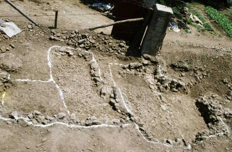 신라의 시조 박혁거세와 관련한 전설이 내려오는 경북 경주시 금척리 일대의 크고 작은 무덤. 국립경주문화재연구소