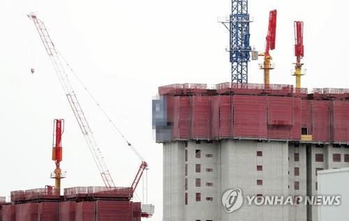 2022년 11월 화물연대 파업 당시 콘크리트 타설 기계가 멈춰 선 건설 현장. 연합뉴스