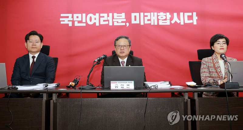 발언하는 유일준 공천관리위원장 발언하는 유일준 공천관리위원장 (서울=연합뉴스) 한종찬 기자 = 국민의미래 유일준 공천관리위원회 위원장이 12일 오전 서울 여의도 국민의미래 중앙당사에서 열린 비례대표 면접심사에서 발언하고 있다. 2024.3.12 saba@yna.co.kr (끝)