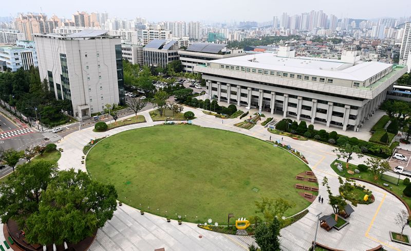 인천시는 수도권 생활폐기물의 직매립 금지에 적극적으로 대응하기 위해 시청사 내 1회용품 사용 제한을 의무화하는 조례 개정에 나선다. 인천시 제공.