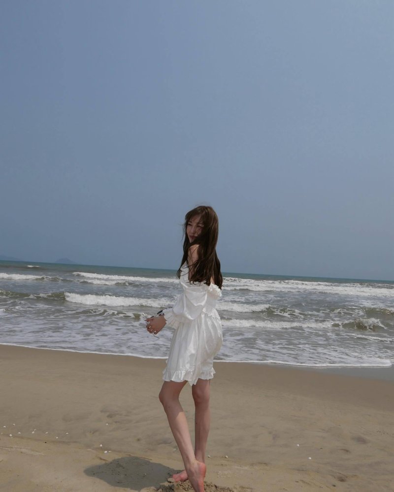 티파니, 해변서 흰색 미니 원피스 입고 늘씬 각선미 과시 [N샷]