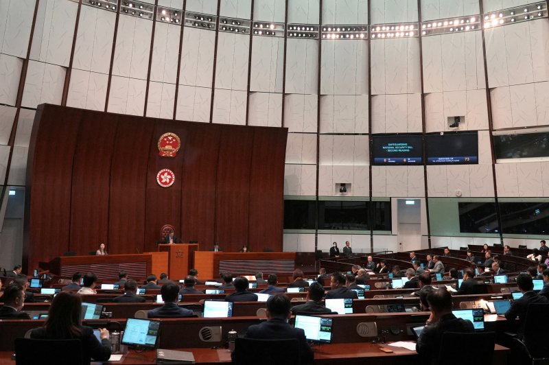 홍콩 의회에서 지난 19일 홍콩기본법 23조, 국가보안법의 통과를 위한 막바지 논의를 하고 있다. 이날 홍콩 의회는 국가보안법을 통과시켰다. 이 법안은 23일부터 시행됐다. 로이터 연합뉴스