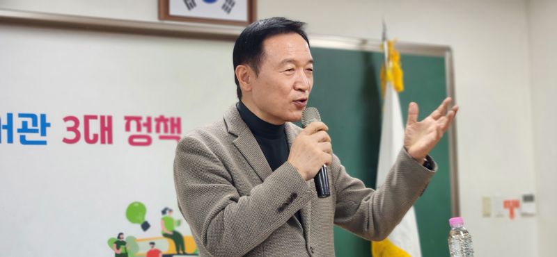 19일 의정부 의순초등학교 내 도서관에서 열린 정책브리핑에서 발언하고 있는 임태희 경기도교육감. /사잔=노진균 기자