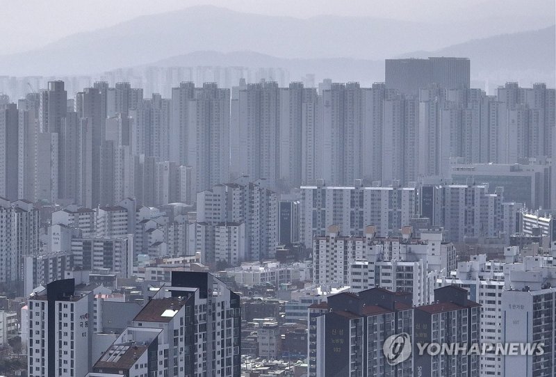 지난 17일 서울 시내 아파트 단지 모습. 연합뉴스 제공