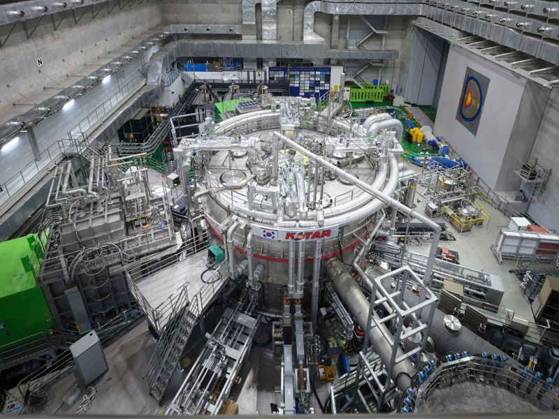 우리나라가 독자 개발한 한국형 핵융합 연구로 'KSTAR'. 융합에너지연구원 제공
