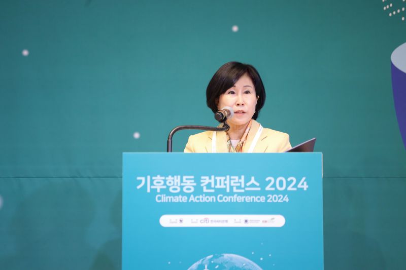 한국씨티은행은 3월 19일 WWF-Korea(세계자연기금 한국본부)가 주최한 ‘기후행동 컨퍼런스 2024’을 후원했다고 밝혔다. 이날 컨퍼런스에서 유명순 한국씨티은행장이 환영사를 하고 있다.