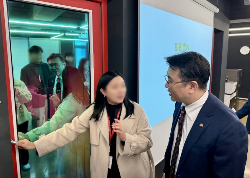 오기웅 중기부 차관이 소담스퀘어 내부를 둘러보고 있다. ⓒ News1 이민주 기자