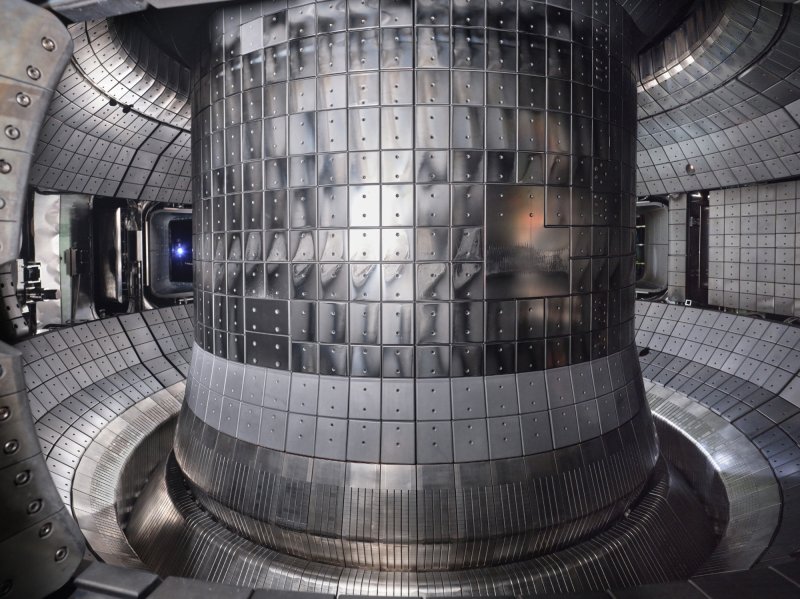 우리나라가 독자 개발한 한국형 핵융합 연구로 'KSTAR'의 내부 모습. 융합에너지연구원 제공