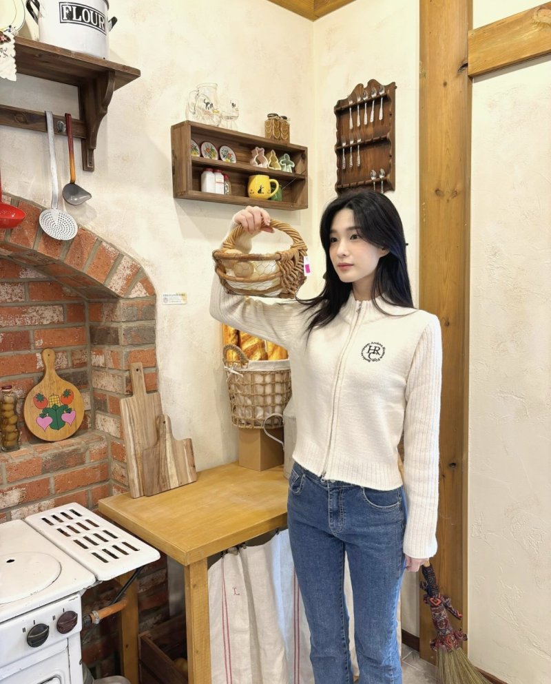 [서울=뉴시스] 율희. (사진=율희 인스타그램 캡처) 2024.03.20. photo@newsis.com *재판매 및 DB 금지