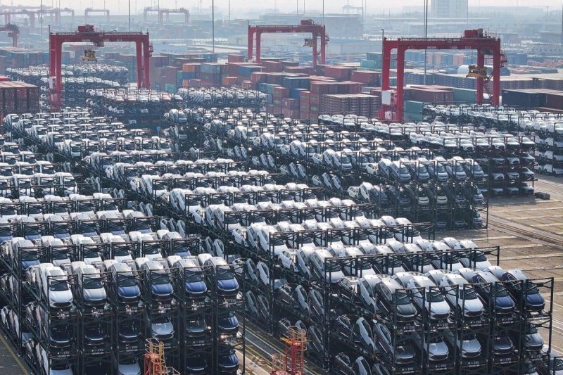 중국 쑤저우 항에서 수출을 기다리고 있는 중국산 전기자동차들. 홍콩SCMP 캡처 연합뉴스