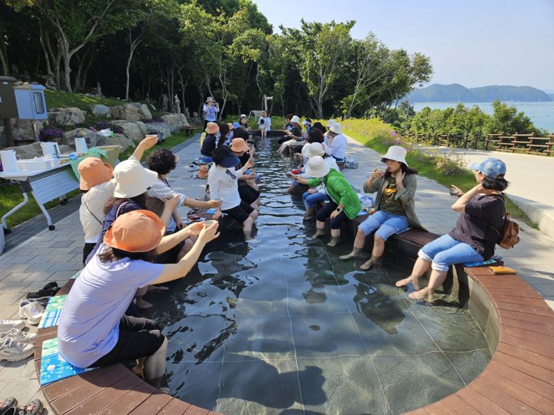 완도군 "해양치유로 힐링하고 여행 경비도 받으세요"