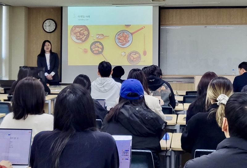 교촌치킨, 대학생이 만든 신제품 나올까? 경희대생과 특강 진행