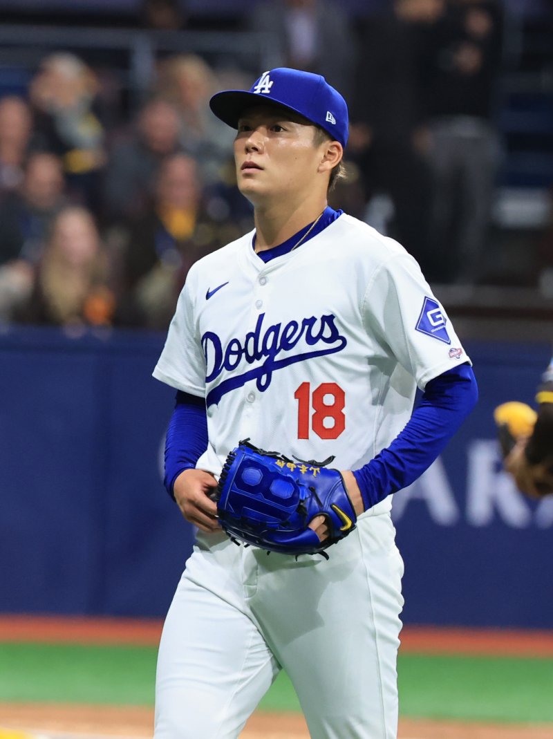 [서울=뉴시스] 야마모토 요시노부는 이날 무려 2개의 홈런을 허용했다.