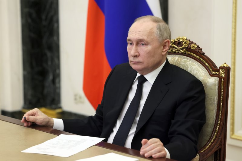 러시아의 블라디미르 푸틴 대통령이 25일(현지시간) 수도 모스크바 외곽의 대통령 관저에서 22일 테러 대책회의를 화상으로 진행하고 있다.EPA연합뉴스