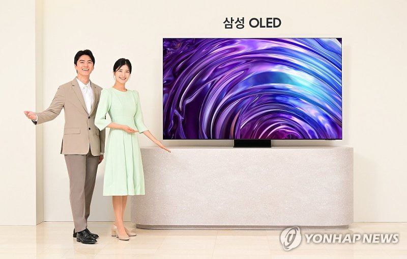 삼성전자 2024년형 OLED TV 삼성전자, '언박스 & 디스커버 2024' 개최 (서울=연합뉴스) 삼성전자가 서울 서초구 삼성전자 서초사옥에서 신제품 론칭 기념행사 'Unbox & Discover 2024'를 진행한다고 13일 밝혔다. 사진은 삼성전자 모델이 2024년형 삼성 OLED를 소개하는 모습. 2024.3.13 [삼성전자 제공. 재판매 및 DB 금지] photo@yna.co.kr (끝)