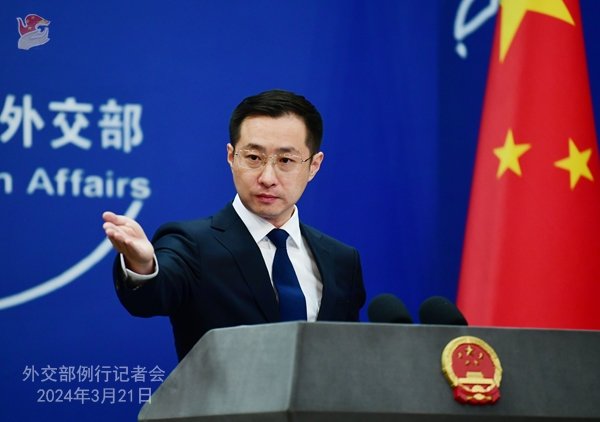 지난 21일 중국 베이징 외교부청사에서 정례 기자브리핑을 하고 있는 린젠 외교부 대변인. 중국외교부 제공. 연합뉴스