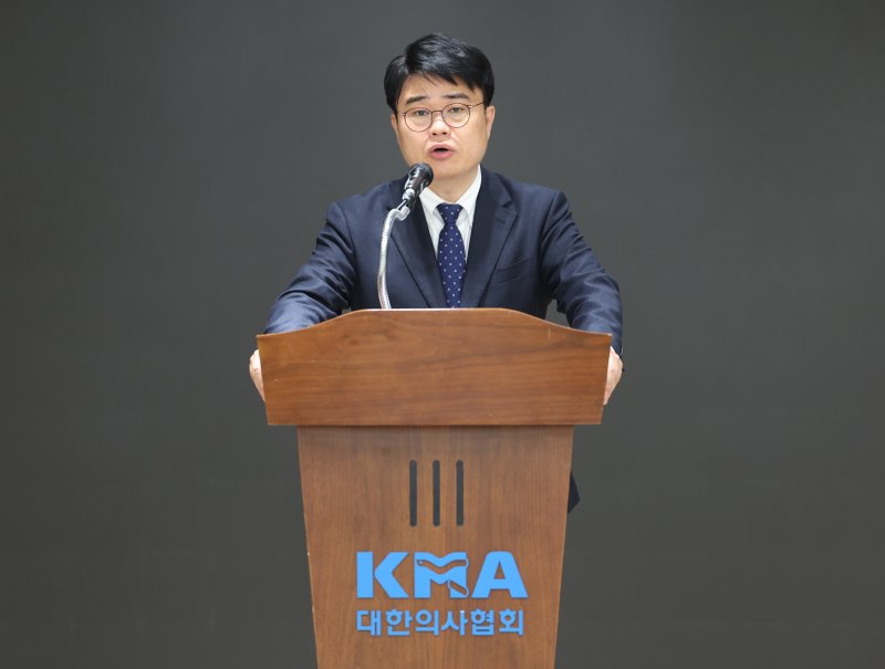 '강경파' 임현택 의협회장, 오늘 첫 기자회견..정부 투쟁 방향 주목