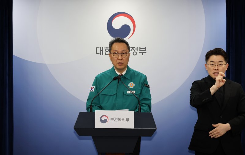 尹탄핵도 시사한 차기 의협 회장, 잇딴 강성발언에 선 넘나