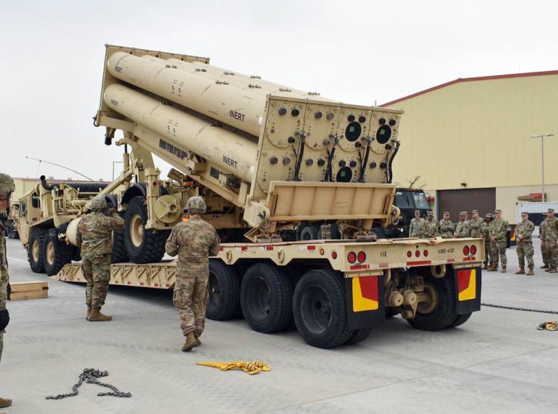 주한미군이 2019년 4월 20일 사드(THAAD·고고도미사일방어체계) 발사대를 평택기지에 전개해 모의탄 장착 훈련을 하는 모습. 사진=주한미군