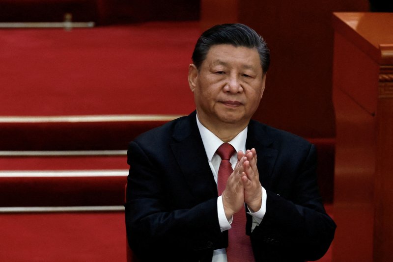 중국의 시진핑 국가주석이 지난 3월 11일 중국 베이징 인민대회당에서 박수를 치고 있다.<div id='ad_body3' class='mbad_bottom' ></div>로이터뉴스1