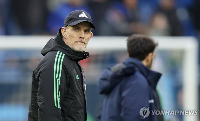 바이에른 뮌헨의 토마스 투헬 감독 epa11224254 Munich's head coach Thomas Tuchel reacts after the German Bundesliga soccer match between SV Darmstadt 98 and FC Bayern Munich in Darmstadt, Germany, 16 March 2024. EPA/RONALD WITTEK CONDITIONS - ATTENTION: The DFL regulations prohibit any use of photographs as image s