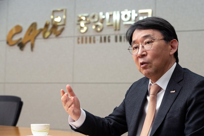 박상규 한국대학교육협의회장(중앙대 총장)이 28일 서울 동작구 중앙대학교에서 뉴스1과 인터뷰하고 있다. 2024.3.28/뉴스1 ⓒ News1 이승배 기자