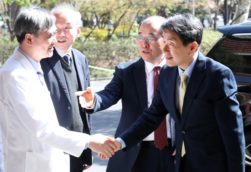 이주호, 충남대 방문해 의대증원 대비 교육여건 점검