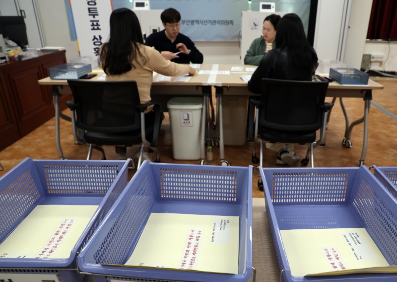 유권자 14% "투표할 후보 못정해"… 2030세대 4명중 1명 부동층[리서치앤리서치]