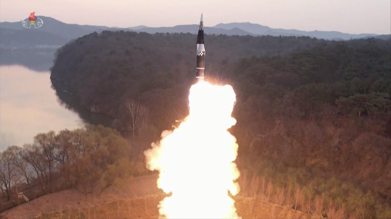 신원식 국방장관 "北 극초음속 미사일 미완 단계...개발 성공에 대비해야"