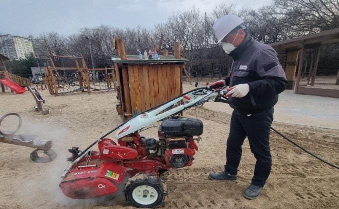 자료사진 모래소독. 서울시 제공