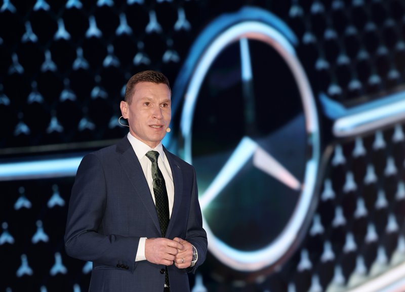 [서울=뉴시스] 김명년 기자 = 마티아스 바이틀 메르세데스-벤츠 코리아 대표이사 사장이 19일 오전 서울 강남구 코엑스에서 열린 '메르세데스-벤츠 코리아 더 뉴 E-클래스 코리안 프리미어 미디어 런칭 행사'에서 연설을 하고 있다. 2024.01.19. kmn@newsis.com