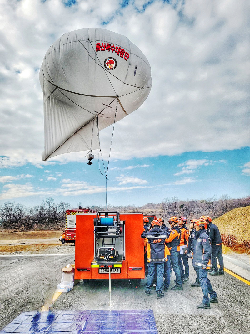 헬륨풍선과 연의 조합 '헬리카이트'로 청명&middot;한식 산불감시